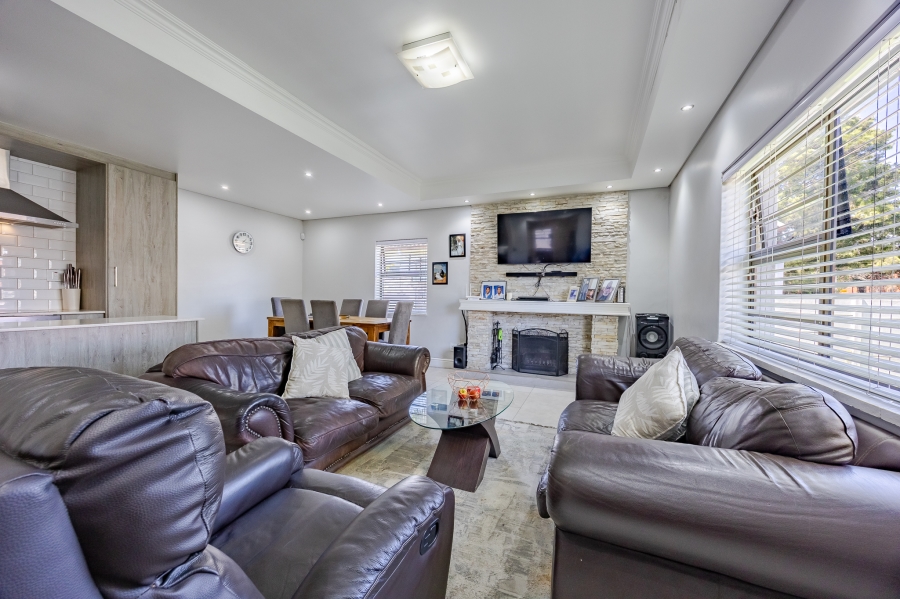 3 Bedroom Property for Sale in Avondale Western Cape
